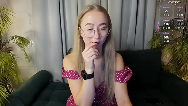 VictoriaLights online show from November 27, 2025, 6:15 am