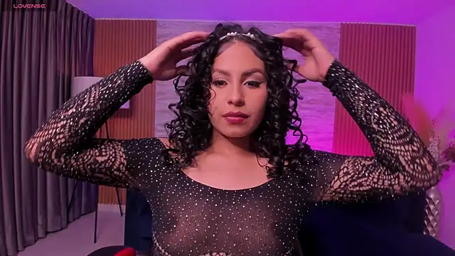 hannah thomson  online show from October 21, 2025, 4:13 am