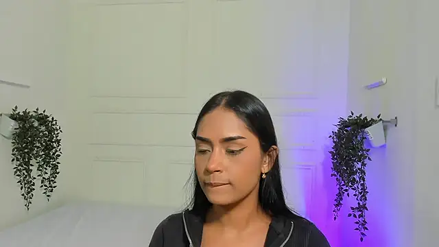 Snapshot of ChloeMoon9 chatting on March 14, 2025, 12:07 pm ChloeMoon9 online show from March 14, 2025, 12:07 pm