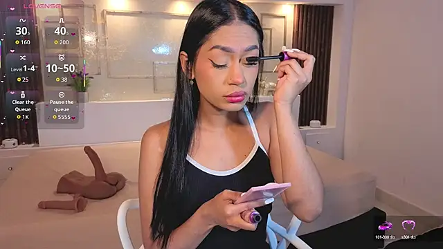 Snapshot of ChloeMoon9 chatting on October 3, 2025, 12:24 pm ChloeMoon9 online show from October 3, 2025, 12:24 pm