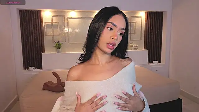 Snapshot of ChloeMoon9 chatting on October 17, 2025, 12:19 pm ChloeMoon9 online show from October 17, 2025, 12:19 pm