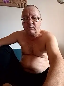 Snapshot of Vali1969 chatting on January 18, 2026, 12:42 pm Vali1969 online show from January 18, 2026, 12:42 pm