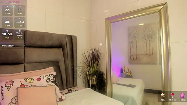 Layla Clarke online show from October 21, 2025, 4:02 am