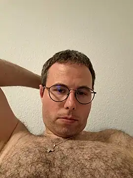 Snapshot of Simonudist chatting on April 14, 2026, 7:09 pm Simonudist online show from April 14, 2026, 7:09 pm