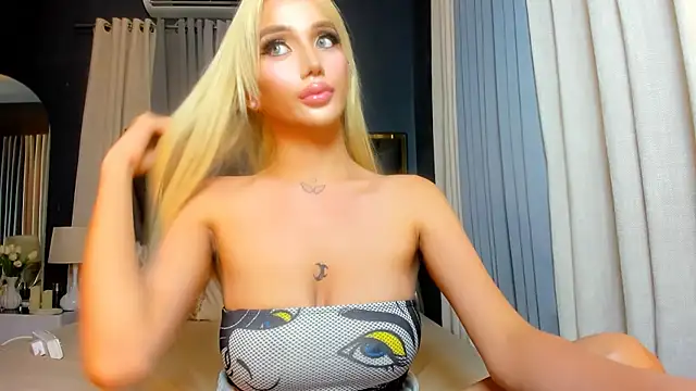 KylieSonique online show from August 4, 2026, 3:32 am