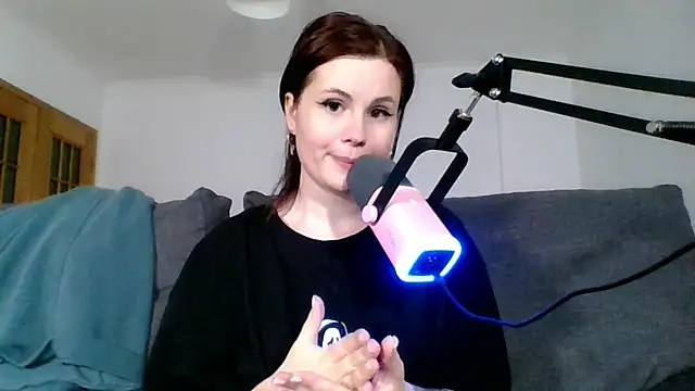 Della Ideal online show from March 10, 2025, 9:18 pm