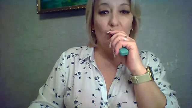 ArielXLoveresss online show from November 4, 2025, 7:24 pm