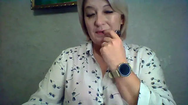 ArielXLoveresss online show from November 10, 2025, 10:42 pm