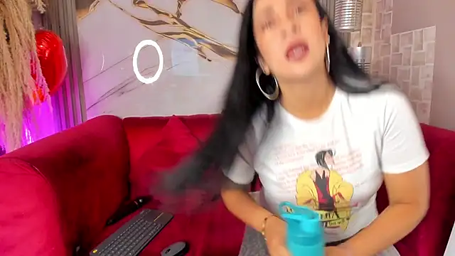 Bella williamss  online show from November 20, 2025, 7:46 pm