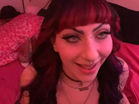 Snapshot of ChrryFoxx chatting on April 10, 2026, 7:35 am ChrryFoxx online show from April 10, 2026, 7:35 am