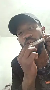 Snapshot of aventuraparatiM_o_r_e chatting on March 5, 2025, 9:48 pm aventuraparatiM o r e online show from March 5, 2025, 9:48 pm