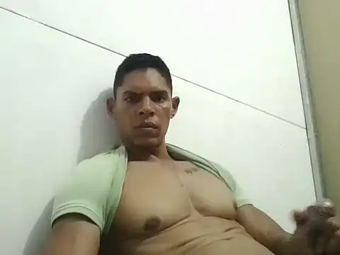 LatinoXXl23cm online show from October 30, 2025, 6:41 pm