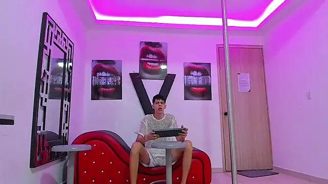 KING OFF BOYS online show from October 4, 2025, 1:09 pm