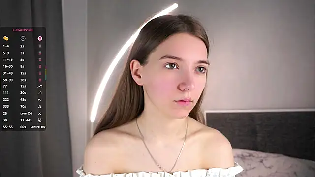 LoraDunnuck online show from September 18, 2025, 4:47 am