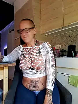 Snapshot of Emma_Milf25 chatting on March 17, 2025, 7:13 am Emma Milf25 online show from March 17, 2025, 7:13 am