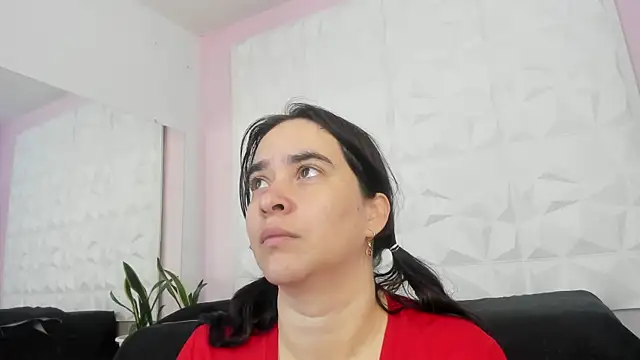 Snapshot of Valeriagomez_ chatting on October 19, 2025, 12:06 pm Valeriagomez online show from October 19, 2025, 12:06 pm