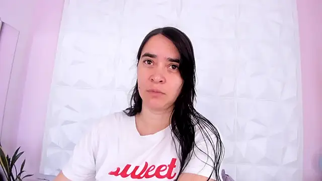 Snapshot of Valeriagomez_ chatting on October 28, 2025, 12:09 pm Valeriagomez online show from October 28, 2025, 12:09 pm