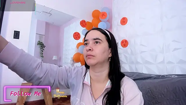 Snapshot of Valeriagomez_ chatting on October 31, 2025, 12:17 pm Valeriagomez online show from October 31, 2025, 12:17 pm