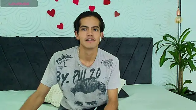 Snapshot of Maximoherrera_16 chatting on March 5, 2025, 3:40 am Maximoherrera 16 online show from March 5, 2025, 3:40 am