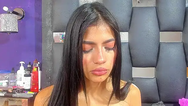 EMYCLARK01 online show from January 17, 2026, 4:06 am