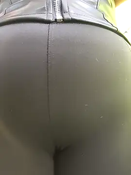 roxanasexy2025 online show from March 19, 2026, 4:00 pm