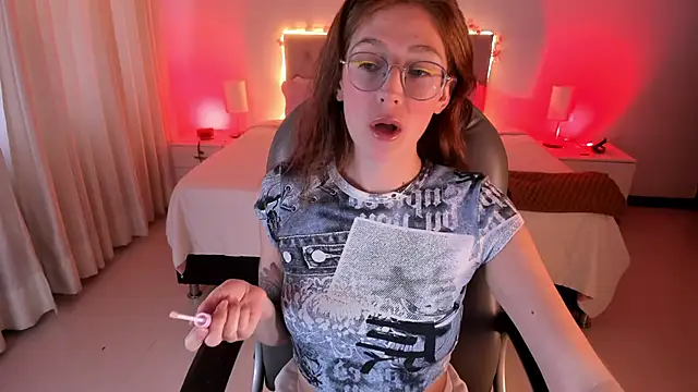 Snapshot of Emily_Warren_ chatting on October 3, 2025, 9:56 pm Emily Warren online show from October 3, 2025, 9:56 pm