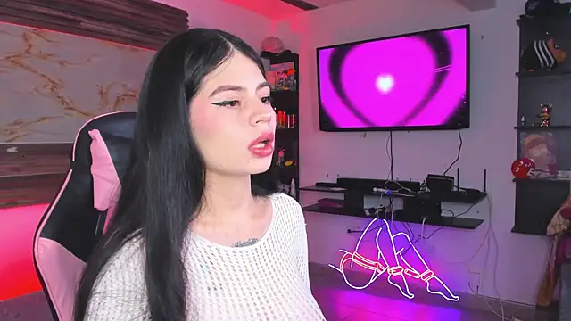 Snapshot of Cloe_roouse chatting on November 21, 2025, 8:51 pm Cloe roouse online show from November 21, 2025, 8:51 pm