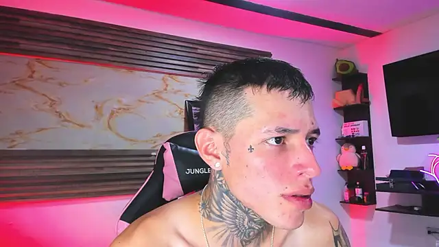 Snapshot of Cloe_roouse chatting on March 15, 2026, 1:28 pm Cloe roouse online show from March 15, 2026, 1:28 pm