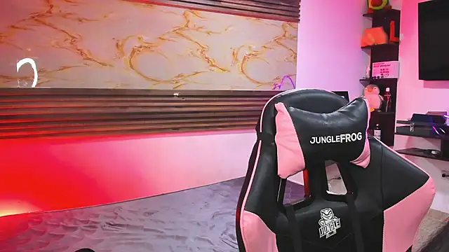 Snapshot of Cloe_roouse chatting on March 18, 2026, 7:06 pm Cloe roouse online show from March 18, 2026, 7:06 pm