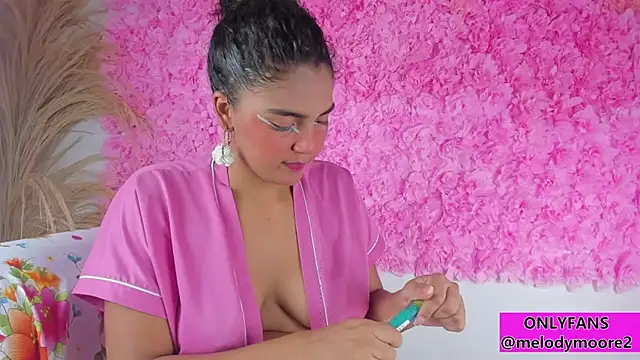 Snapshot of Melodymoore_ chatting on November 6, 2025, 10:21 pm Melodymoore online show from November 6, 2025, 10:21 pm