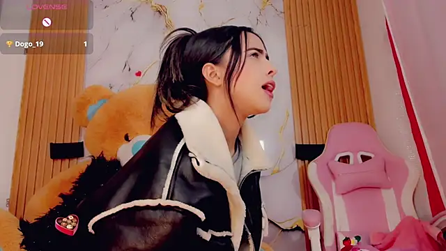 ValeriCardenas online show from September 24, 2025, 2:04 am