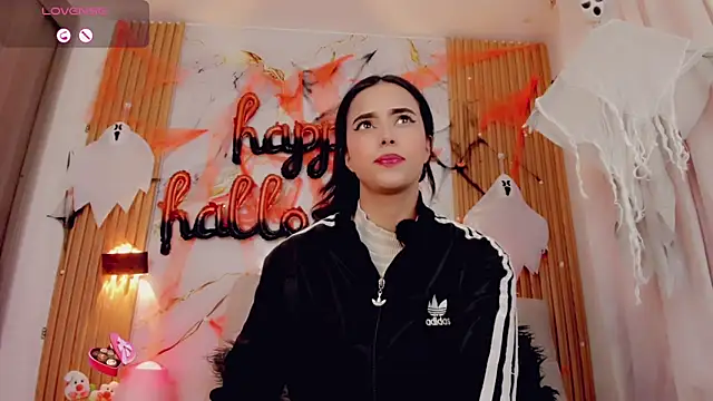 ValeriCardenas online show from October 24, 2025, 1:03 am