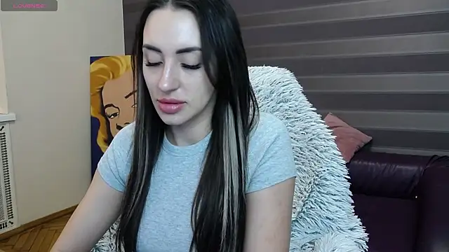 JenniferStone online show from April 5, 2026, 6:54 am