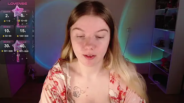 Snapshot of Strawberry_juli chatting on September 16, 2025, 9:10 am Strawberry juli online show from September 16, 2025, 9:10 am