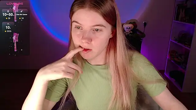 Strawberry juli online show from February 15, 2026, 4:31 am