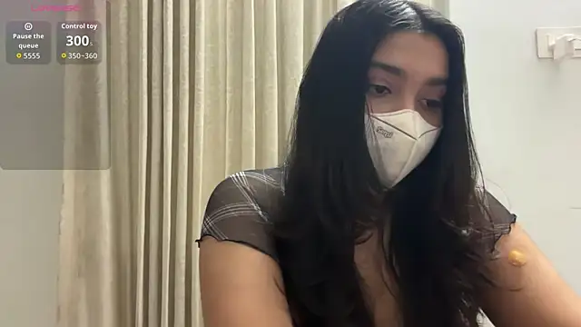 Snapshot of oviyakalra chatting on September 25, 2025, 2:26 am oviyakalra online show from September 25, 2025, 2:26 am