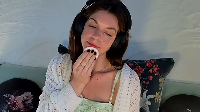 Snapshot of Rosemarie_Blu chatting on March 1, 2026, 8:27 am Rosemarie Blu online show from March 1, 2026, 8:27 am