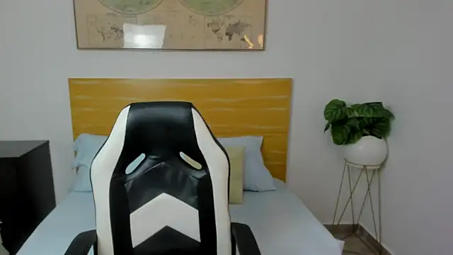 dulce victoriaa  online show from March 15, 2025, 12:45 pm