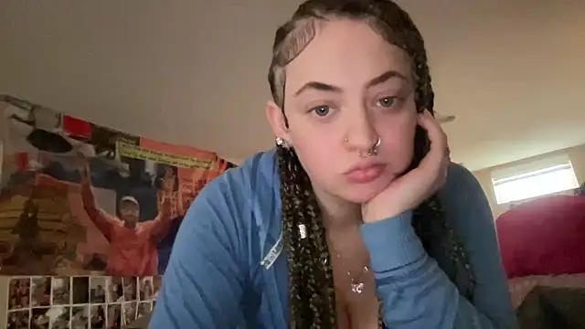 Snapshot of cognacwoodss chatting on December 1, 2025, 3:17 pm cognacwoodss online show from December 1, 2025, 3:17 pm