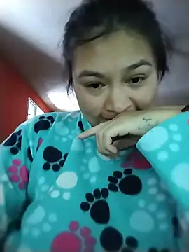 Snapshot of Shaniklux chatting on June 12, 2026, 5:23 pm Shaniklux online show from June 12, 2026, 5:23 pm