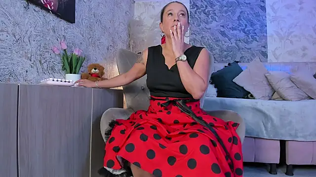 Liannaa  online show from February 16, 2026, 7:32 pm