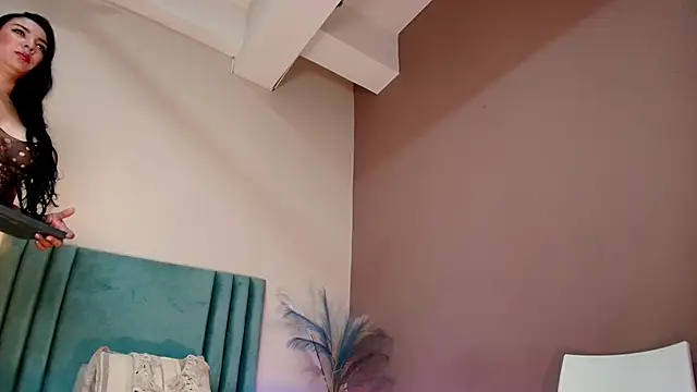 SeleneLujan online show from November 4, 2025, 12:04 pm