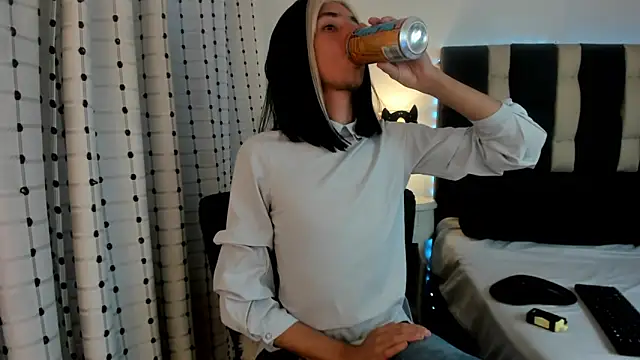 loverisu-coral online show from December 19, 2025, 10:06 pm