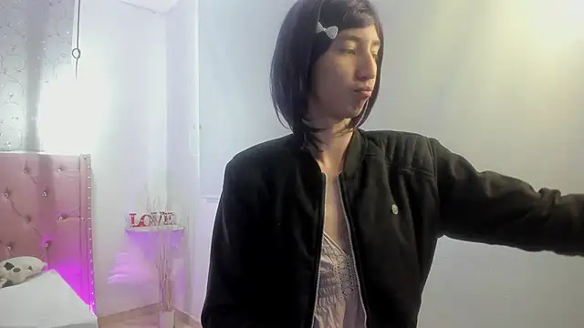 loverisu-coral online show from March 9, 2026, 9:41 pm