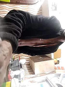 Snapshot of BlackDog__69 chatting on February 5, 2026, 1:21 am BlackDog 69 online show from February 5, 2026, 1:21 am