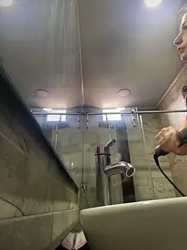 Mila LS online show from December 14, 2025, 1:05 pm