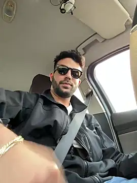 YJeromZCoxk online show from March 18, 2025, 3:31 pm