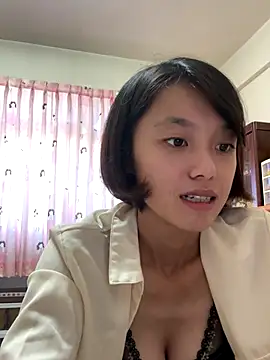 ladypaggy online show from November 5, 2025, 7:08 am