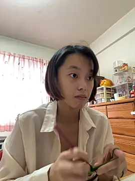 ladypaggy online show from November 15, 2025, 4:32 am