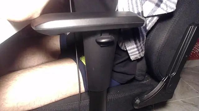 GreekDaddyNickOfficial online show from March 18, 2025, 8:37 pm